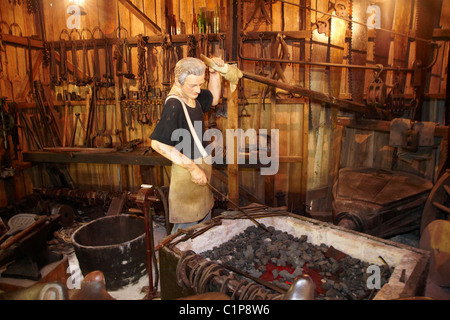 Display fabbro, il Kauri Museum, Matakohe, Northland e North Island, Nuova Zelanda Foto Stock