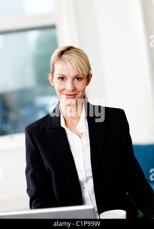 Ritratto di imprenditrice in office Foto Stock