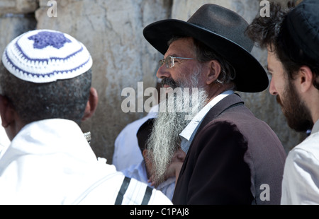 Israele, Gerusalemme, ebraica fedeli al muro occidentale Foto Stock