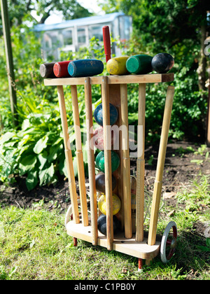 Croquet impostato su carrello in giardino Foto Stock