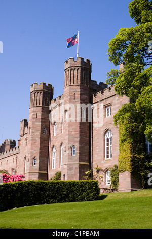 La Scozia, Perthshire, Scone Palace, Twin towers fiancheggianti facciata di arenaria Foto Stock