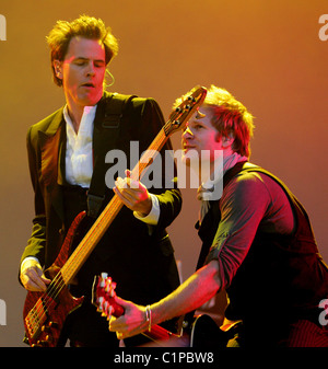 John Taylor e Dom Brown Duran Duran effettuando al Lovebox festival Weekender 2009 - Giorno 1 di Londra - Inghilterra - 18.07.09 Foto Stock