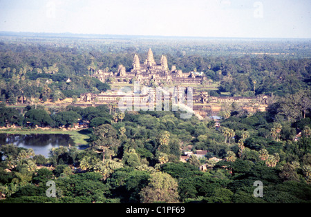 Vista aerea presi da un palloncino, di Angkor Wat complessa, Cambogia, in Asia. Foto Stock