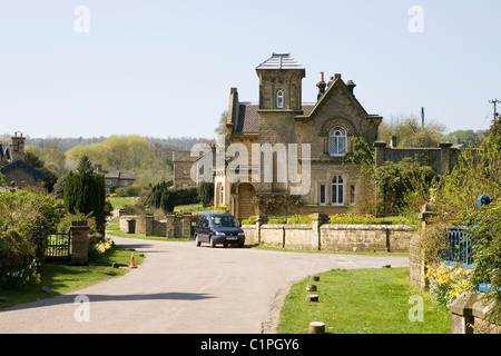 Inghilterra, Peak District, Edensor, casa di villaggio Foto Stock