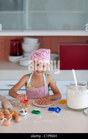 Bella ragazza bionda con i cookie Foto Stock