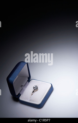 Gioiello di lusso anello diamante Foto Stock