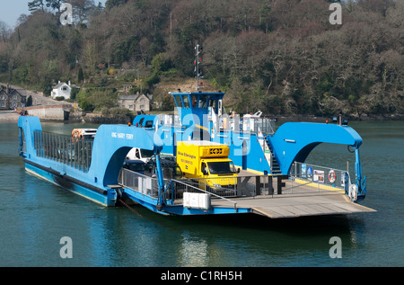 Il ' re Harry ' traversata in traghetto del fiume fal vicino Trelissick giardini in Cornwall, Regno Unito Foto Stock