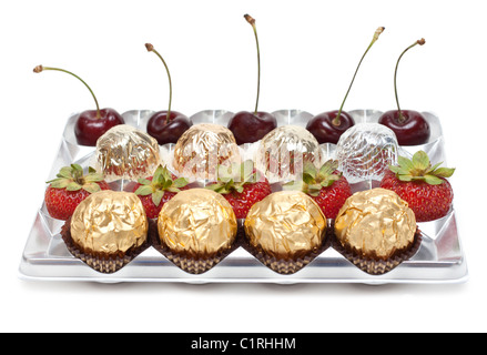 I dolci le fragole ciliegie dolci argenteo in forma di plastica Foto Stock