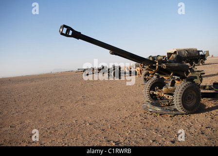 Obice 105mm light pistole sono schierate a Camp Bastion, Afghanistan. Foto Stock