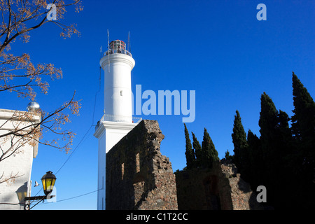 Faro e rovine del Seicento il Convento di San Francisco, Colonia del Sacramento, Uruguay Sud America Foto Stock