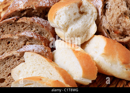 Fette di pane bianco e baguette Foto Stock