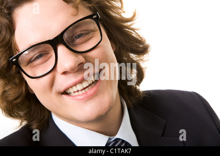 Close-up di bello imprenditore in occhiali ridere Foto Stock