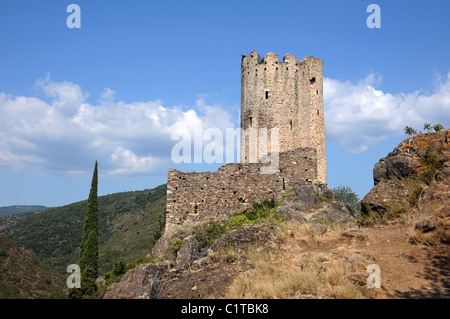 Castello cataro a Lastours, Montagne Noire, Francia Foto Stock