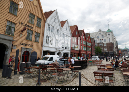 Facciate di case in Bryggen a Bergen Foto Stock