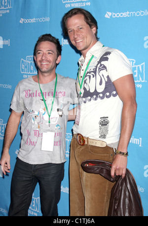 David Faustino & Corin Nemec nuotata adulta presenta: "Robot Chicken's Skate Party Bus Tour" tenutasi presso Skateland Los Angeles, Foto Stock