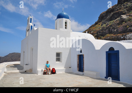 La cappella a Skaros Cliff, Imerovigli, Santorini, Cicladi Grecia Foto Stock