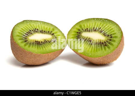 Il kiwi dalla prospettiva bassa isolato su bianco. Foto Stock