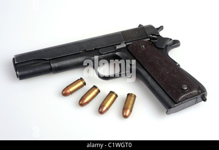 La famosa Colt45 Pistola automatica e munizioni. Foto Stock