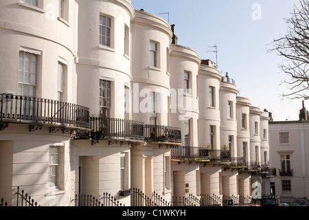 Bow fronteggiata architettura Regency in Norfolk Square, nel quartiere di Brunswick di Brighton e Hove Foto Stock