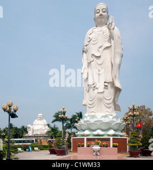 Statue di Buddha a Vinh Trang Pagoda Vietnam Foto Stock