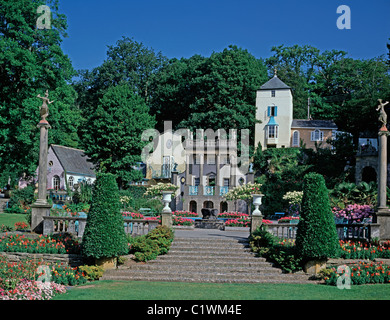 Italianamente villaggio di Portmeirion vicino a Porthmadog, Gwynedd, Galles Foto Stock