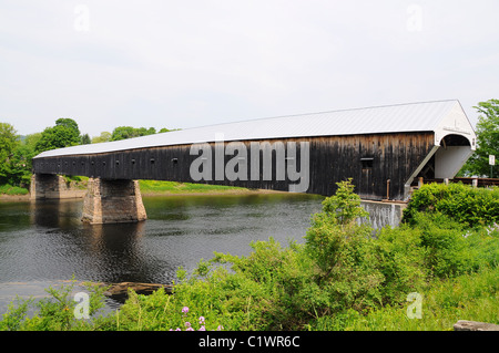 La più lunga a due span ponte coperto al mondo situato nel New Hampshire Foto Stock