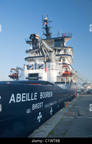 Abeille Bourbon, il rimorchiatore oceaniche, ormeggiata in Brest porto commerciale. Foto Stock