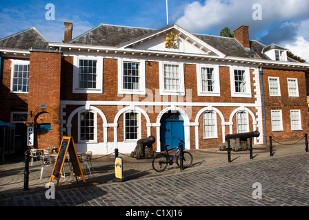 Il Custom House, la Historic Quay e Riverside, un punto focale per il turismo in Exeter Devon Foto Stock