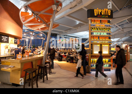 La Giraffa ristorante/caffetteria nel terminal 5 di Heathrow Airport London REGNO UNITO Foto Stock