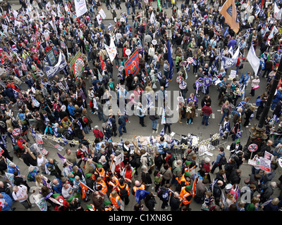 Tuc anti tagli marzo anti-tagli 26 marzo i manifestanti assemblare per protestare Foto Stock