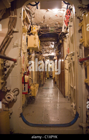 Interno del B-39 sottomarini sovietici al Museo Marittimo di San Diego Foto Stock