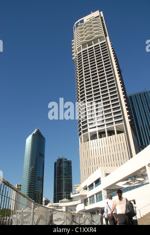 Alto e moderno ufficio blocchi di Brisbane Riverside Quartiere adiacente al fiume Brisbane Foto Stock