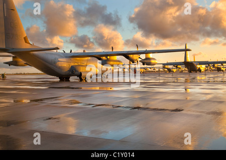 KC130J Hercules aeromobile presso la Marine Corps Air Station in Miramar CA Foto Stock