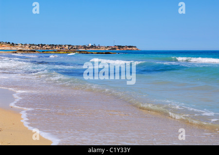 Campoamor spiaggia a DEHESA DE CAMPOAMOR, Orihuela, provincia di Alicante, Spagna. Foto Stock