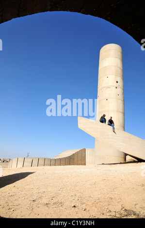 Israele, Beer Sheva, la Brigata Negev monumento disegnato da Dani Karavan Foto Stock