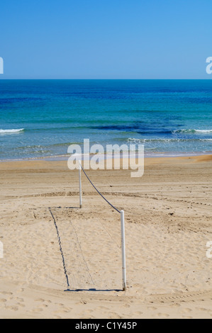 Rete da pallavolo in spiaggia Aguamarina a DEHESA DE CAMPOAMOR, Orihuela, provincia di Alicante, Spagna. Foto Stock