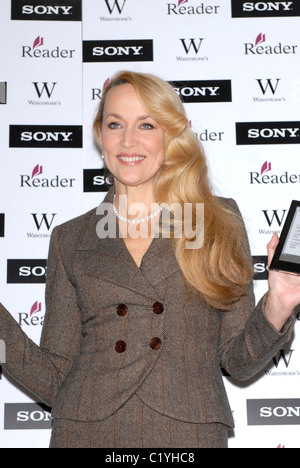 Jerry Hall Sony Touch Edition/Sony Pocket Edition - photocall tenutosi a Waterstone di Piccadilly. Londra, Inghilterra - 10.09.09 Vince Foto Stock