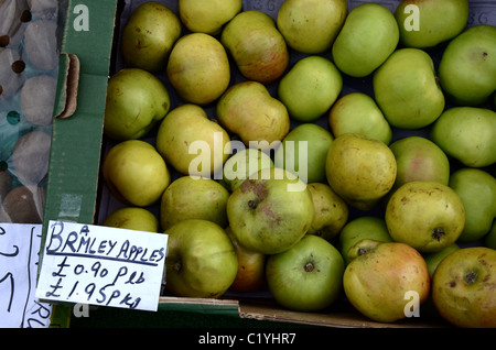 Bramley la cottura di mele per la vendita di Edimburgo. Foto Stock