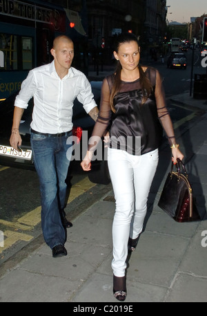 Martin Skrtel e la sua fidanzata a Piccolino ristorante Liverpool, in Inghilterra - 12.09.09 Foto Stock