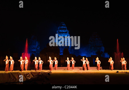 Spettacolo di luci e suoni al Prasat tempio di Phimai durante l'annuale festival di Phimai. Phimai, Nakhon Ratchasima, Thailandia Foto Stock