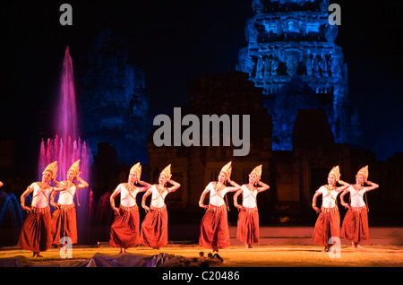 Spettacolo di luci e suoni al Prasat tempio di Phimai durante l'annuale festival di Phimai. Phimai, Nakhon Ratchasima, Thailandia Foto Stock