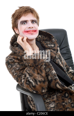 Giovane uomo vestito da joker, isolato su bianco Foto Stock