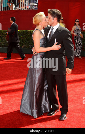 Adrienne Frantz, Justin Guarini 61st Primetime Emmy Awards tenutosi presso il Nokia Theater - Gli arrivi di Los Angeles, California - Foto Stock