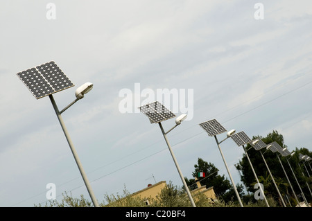 Powered Solar street light luci pannello ALIMENTAZIONE LAMPADA LAMPIONE lampioni energia di illuminazione verde di energia elettrica da sorgente rinnovabile s Foto Stock