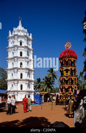 Tempio e juggernaut in Ponda Goa in India Foto Stock