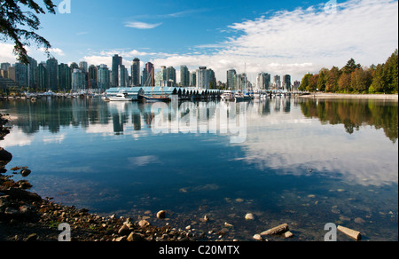 Il porto è delimitato dal distretto finanziario a sud e il Parco Stanley a nord. Foto Stock