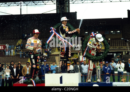 Mondo Speedway Champion Hans Nielsen in Amsterdam Olanda 6 9 1987 con corridori Erik Gundersen e Ermolenko Sam Foto Stock