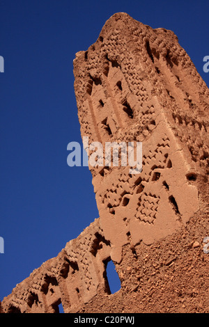Kasbah dettaglio torretta Torre in te Valle di mille casbah, oasi itinerario turistico, Alto Atlante, il sud del Marocco Foto Stock