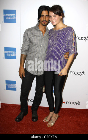 Francesco dieci, Melissa Baldwin 2009 Macy's passaporto fashion show tenutosi al Barker Hangar - Gli arrivi di Los Angeles, California - Foto Stock