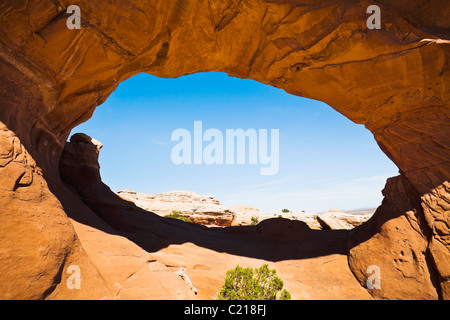 Arco spezzato nel Parco Nazionale di Arches, Utah, Stati Uniti d'America. Foto Stock